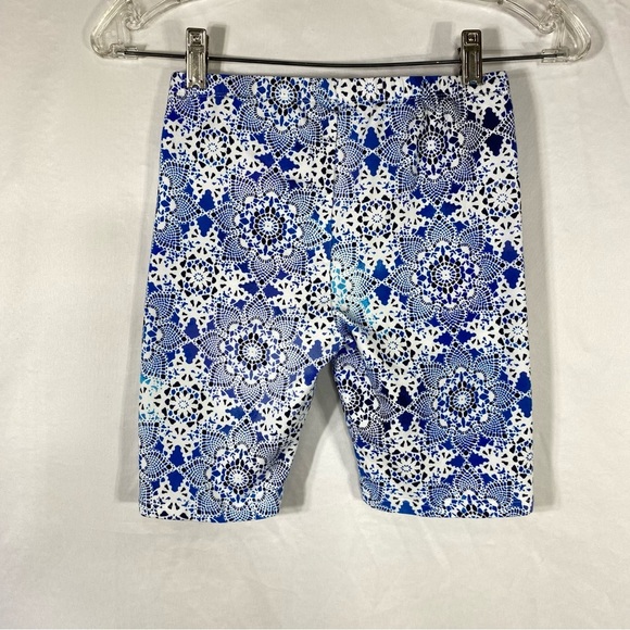 Children’s Place Girl’s Kaleidoscope Print Blue & White Bicycle Shorts - Picture 3 of 5